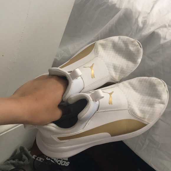 Woman’s pumas - Picture 1 of 1